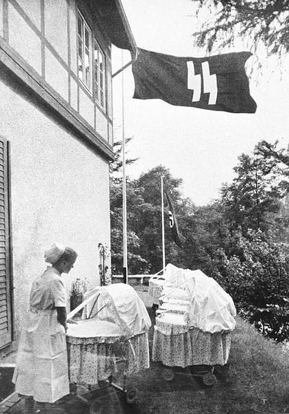 419px-Bundesarchiv_Bild_146-1973-010-11_Schwester_in_einem_Lebensbornheim