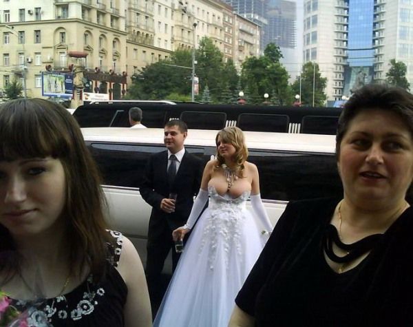 russian-wedding-cleavage-fail