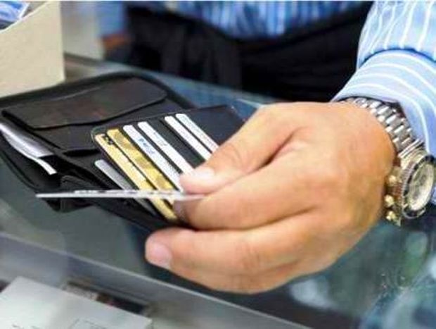 Οι τράπεζες «κουρεύουν» τα πιστωτικά όρια των καρτών μέχρι 90%