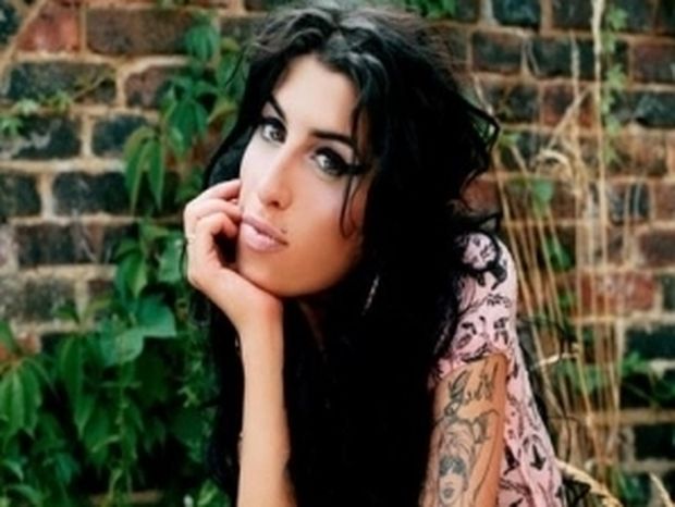 Twitter: Οι Έλληνες και ξένοι celebrities για τον θάνατο της Winehouse 