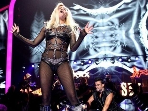 VIDEO: Η αφιέρωση της Lady GaGa στον αυτόχειρα οπαδό της