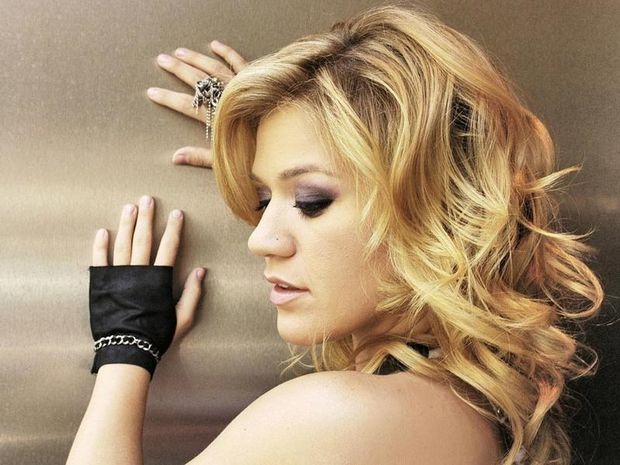 Kelly Clarkson: Δεν έχω ερωτευτεί ποτέ!