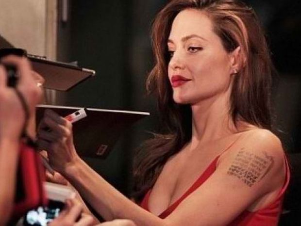 «Φωτιά στα κόκκινα» η Angelina Jolie στην πρεμιέρα του Brad Pitt