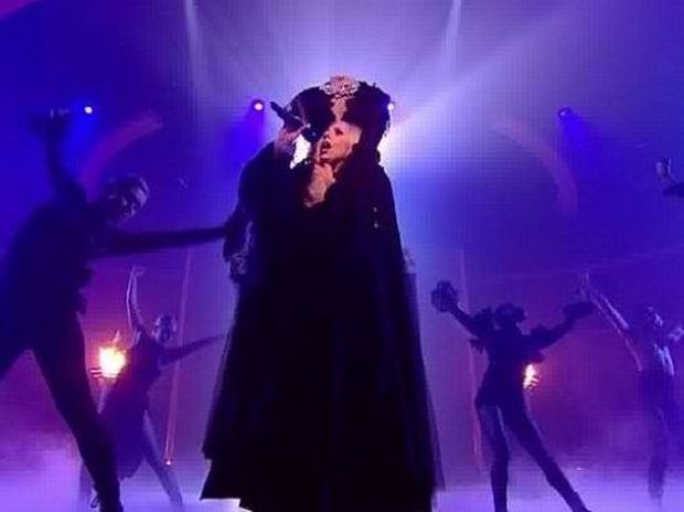 Video: Η Lady Gaga… αποκεφαλισμένη στο X-Factor