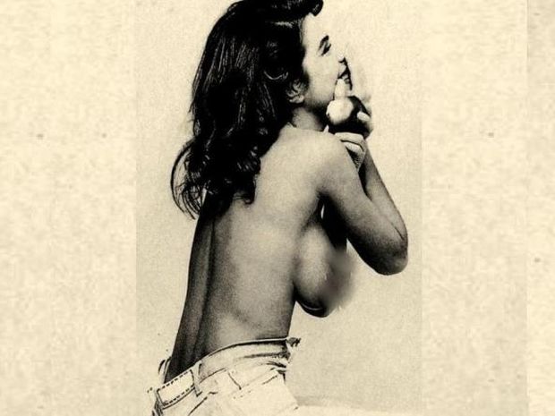 Ελένη Μενεγάκη: Αυτή είναι η topless φωτογραφία που θέλει να σκίσει