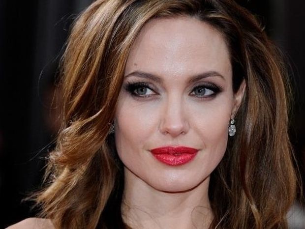 Angelina Jolie – Χρόνια Πολλά στο ατίθασο και απόλυτο θηλυκό