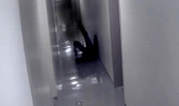 ΑΠΙΣΤΕΥΤΟ VIDEO: Επίθεση από "σκιά" πιάστηκε σε βίντεο ασφαλείας ξενοδοχείου!
