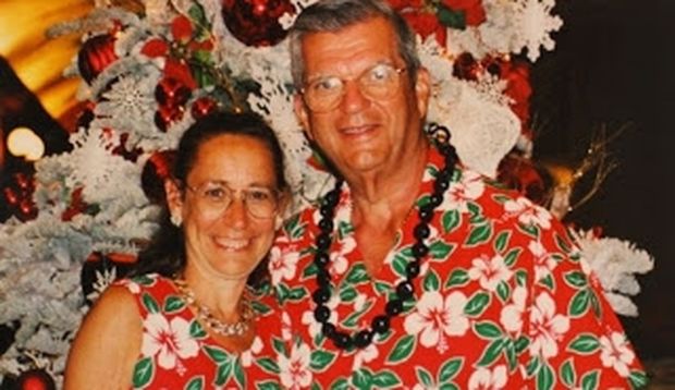 Το ζευγάρι που φοράει τα ίδια ρούχα εδώ και 30 χρόνια