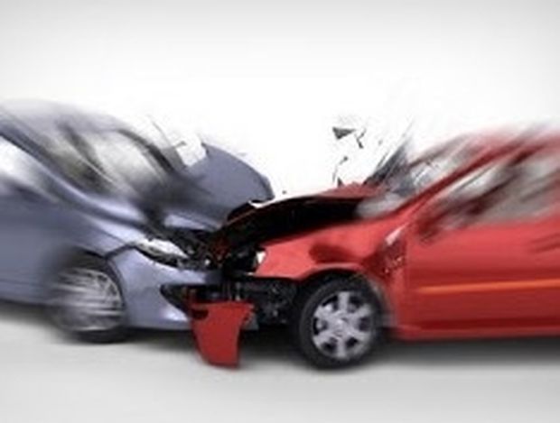 8 πράγματα που πρέπει να κάνουμε όταν δούμε ένα ατύχημα στο δρόμο