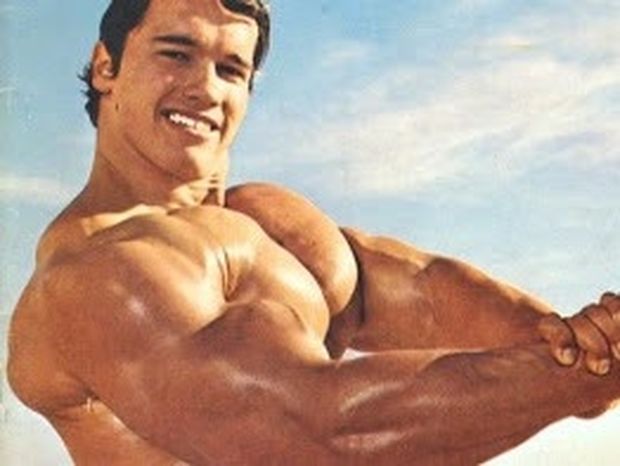 ΔΕΙΤΕ: Ο γιος του Arnold Schwarzenegger θέλει να φτιάξει το σώμα του πατέρα του!