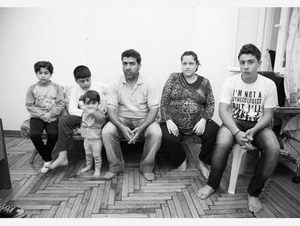 Πώς ζει σήμερα σε ένα δυάρι μια πολύτεκνη οικογένεια προσφύγων από τη Συρία;