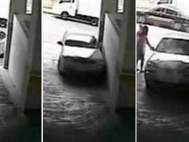 VIDEO: Γυναίκα οδηγός καταστρέφει αυτοκίνητο σε ενάμιση λεπτό!