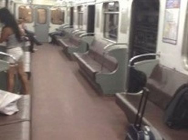 VIDEO: Τι συμβαίνει όταν δεν κλείνουν οι πόρτες του μετρό