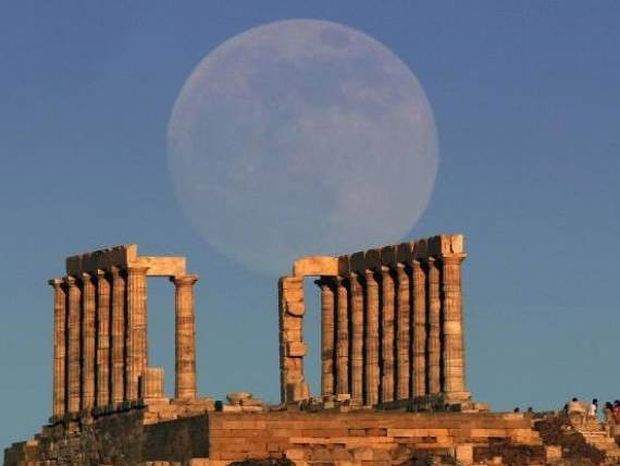 Κάνει τον γύρο του κόσμου το φεγγάρι του Ποσειδώνα στο Σούνιο!