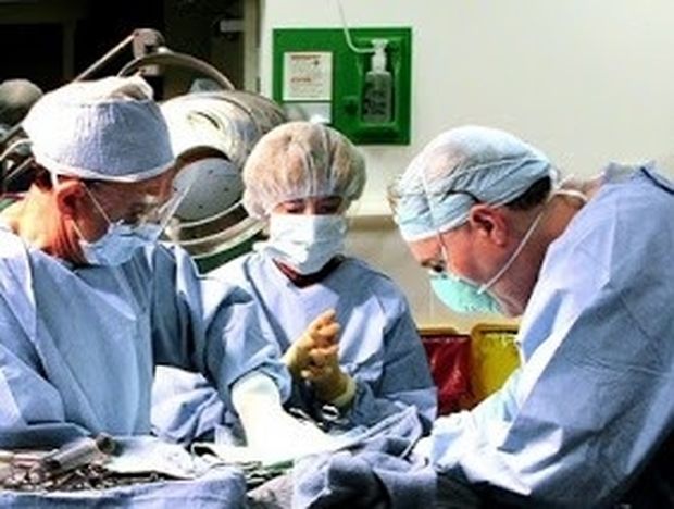 ΣΟΚ: Χειρούργος πέθανε την ώρα που χειρουργούσε