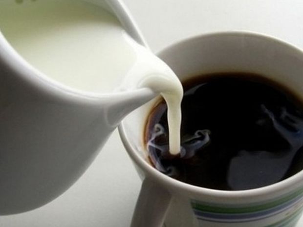 ΠΡΟΣΟΧΗ: Δείτε τι προκαλεί το γάλα στον καφέ!