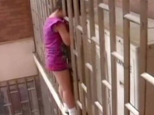 Βίντεο-ΣΟΚ: 5χρονη κρεμόταν από το κεφάλι σε 70 μέτρα ύψος
