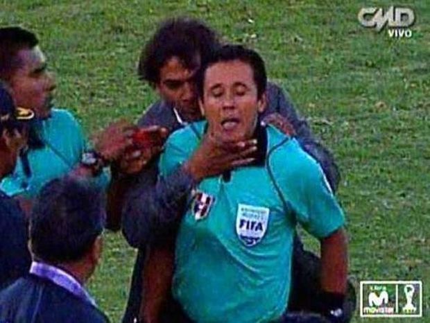 Περού: Προπονητής πήγε να «πνίξει» επόπτη! (video)