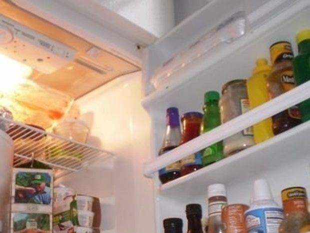 Ο ευκολότερος, φυσικός τρόπος για να λάμψει το ψυγείο σας!