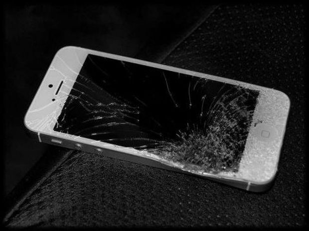 Ανεξήγητη έκρηξη iPhone 5 τραυμάτισε Κινέζα στο μάτι και στα χέρια της!