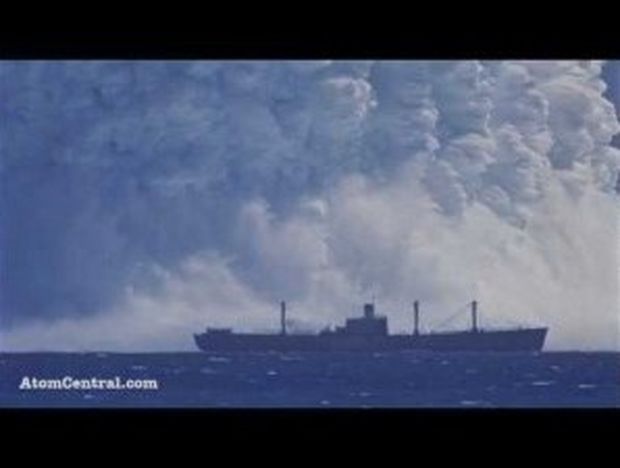 VIDEO: Τεράστια υποθαλάσσια έκρηξη ατομικής βόμβας