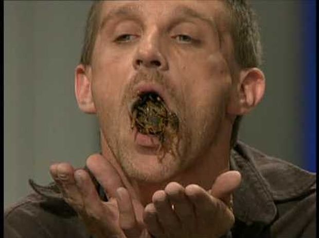 VIDEO ΣΟΚ: Έβαλε 21 σκορπιούς στο στόμα του!