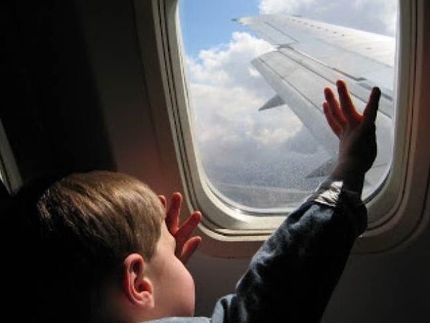 ΤΟ ΞΕΡΕΣ; Γιατί τα παράθυρα στα αεροπλάνα έχουν οβάλ σχήμα;