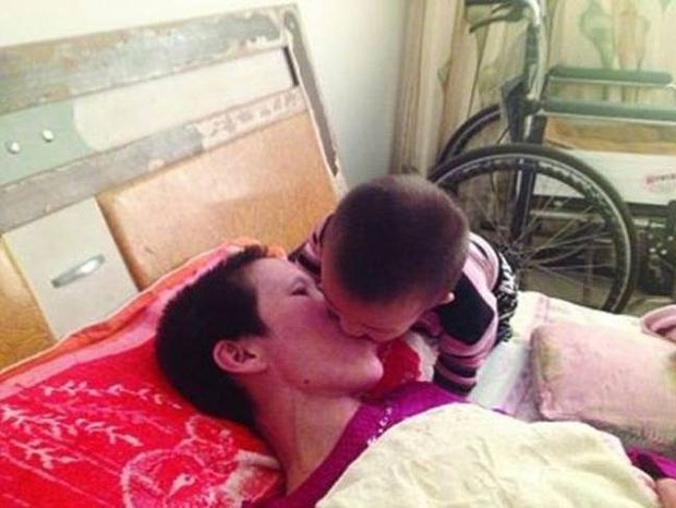 2χρονος έσωσε τη μητέρα του-Την τάιζε στόμα με στόμα για μήνες