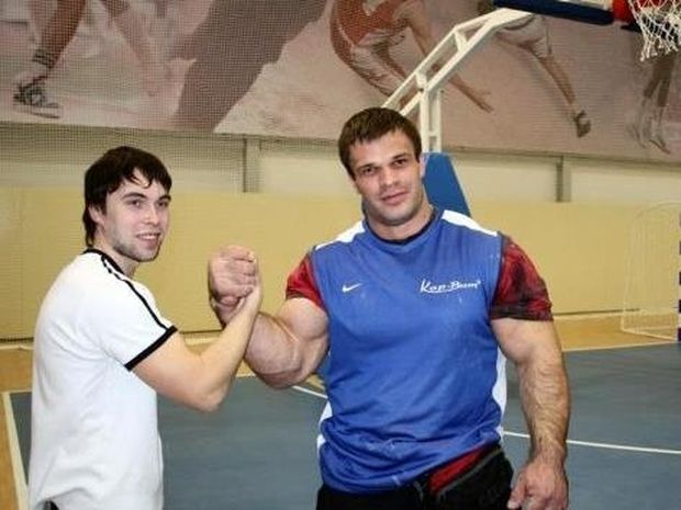 Τελικά ο Hulk υπάρχει! Ζει στην Ουκρανία και έχει τα πιο αφύσικα μεγάλα χέρια που έχετε δει ποτέ!