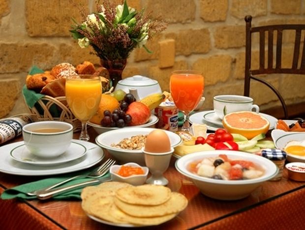 Απίστευτη φώτο: Το πρωινό ενός Έλληνα, ενός Άγγλου και ενός Γερμανού