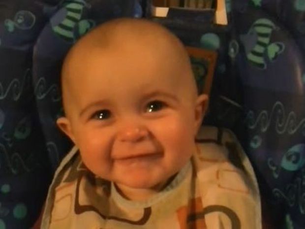 Οταν ένα μωρό δακρύζει με το τραγούδι της μαμάς του (βίντεο)