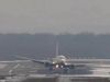 Απίστευτο βίντεο: Η μάχη των αεροσκαφών με τους θυελλώδεις ανέμους