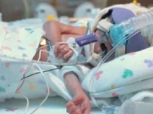 Δείτε το συγκινητικό βίντεο με το μωρό που νίκησε τη μάχη για τη ζωή!