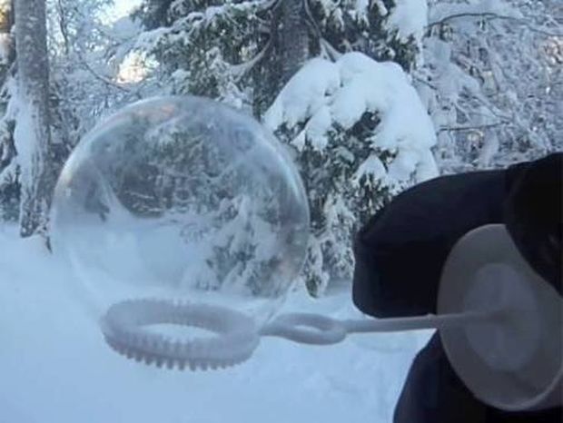 Εντυπωσιακό βίντεο: Κάνοντας φούσκες στους... -26°C!