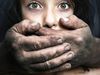 ΜΕΓΑΛΗ ΠΡΟΣΟΧΗ: Αυτά είναι τα 7 πράγματα που κοιτάνε οι βιαστές σε μια γυναίκα!!!