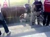 Βίντεο: Πιτσιρικάς κλωτσά έναν άνδρα των ΜΑΤ