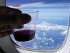 ΤΟ ΞΕΡΑΤΕ; Τι παθαίνει το κρασί στο αεροπλάνο;