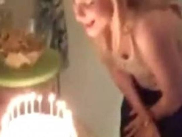 Κορυφαίο βίντεο: Τα γενέθλια μιας... ξανθιάς!