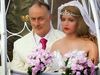 Άντρας παντρεύτηκε στα 55 του αλλά κάτι δεν πάει καλά με αυτή τη νύφη… (βίντεο)
