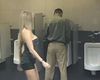Τι γίνεται όταν μια γυναίκα μπαίνει σε λάθος τουαλέτα; (video)