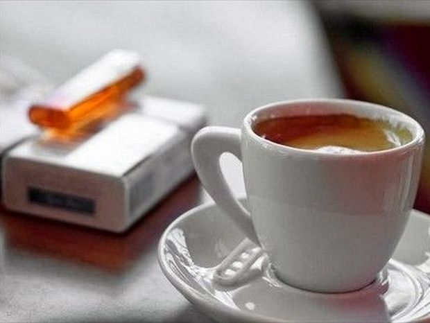 Γνωρίζεις πόσο επικίνδυνος είναι ο συνδυασμός καφέ και τσιγάρου;