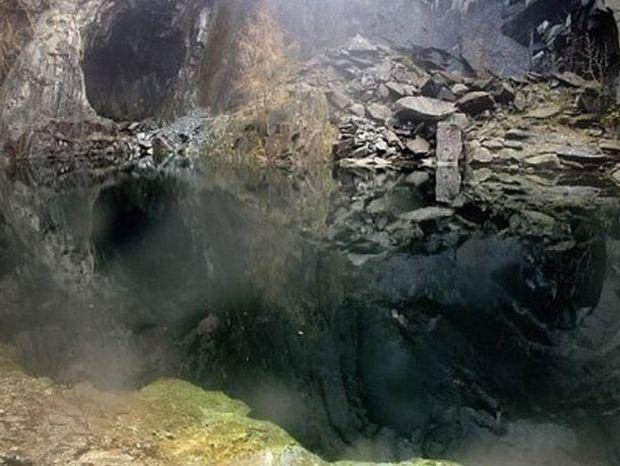 Τρομακτικό παιχνίδι της φύσης - Σπηλιά "κρανίο" στη Βρετανία