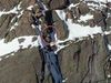 Απίστευτο βίντεο: Έμεινε κρεμασμένος στο βουνό για μια ολόκληρη νύχτα