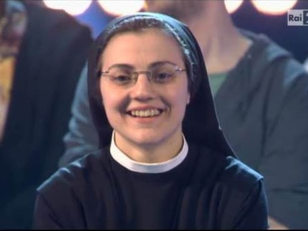 Η καθολική μοναχή Κριστίνα Σκούτσια κέρδισε στο Ιταλικό «Τhe Voice» (βίντεο)