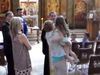 Σάλος με το βίντεο στο οποίο παπάς σταματά την βάπτιση ενός τρίχρονου κοριτσιού