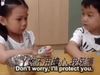 Πόσο τρυφερό! Το κοριτσάκι βρήκε παρηγοριά στον ώμο του συμμαθητή της (βίντεο)