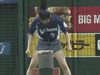 Απίστευτη Γιαπωνέζα, σπάει... τούβλα με το κεφάλι και παίζει μπέιζμπολ!