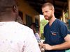 ΗΠΑ: Γιατρός που νίκησε τον Έμπολα προσφέρει αίμα σε άλλον ασθενή