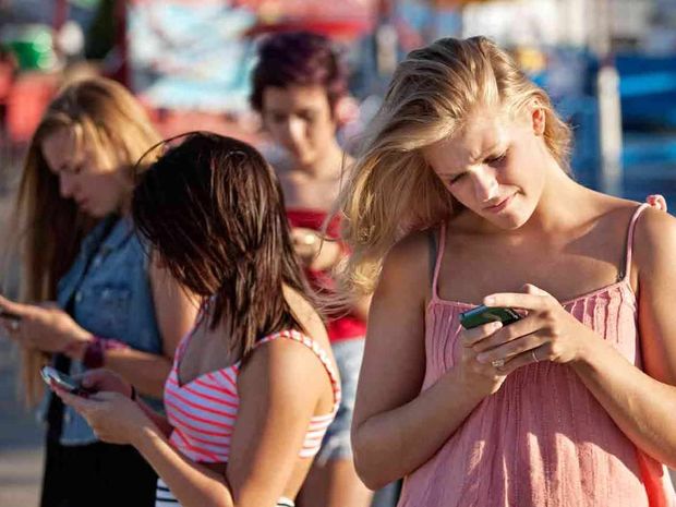 ΑΠΙΣΤΕΥΤΟ: Δε φαντάζεστε πόσες φορές κοιτάμε το κινητό μας μέσα σε μια μέρα!