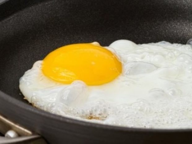 Ο σωστός τρόπος για να τηγανίσουμε ένα αυγό (video)